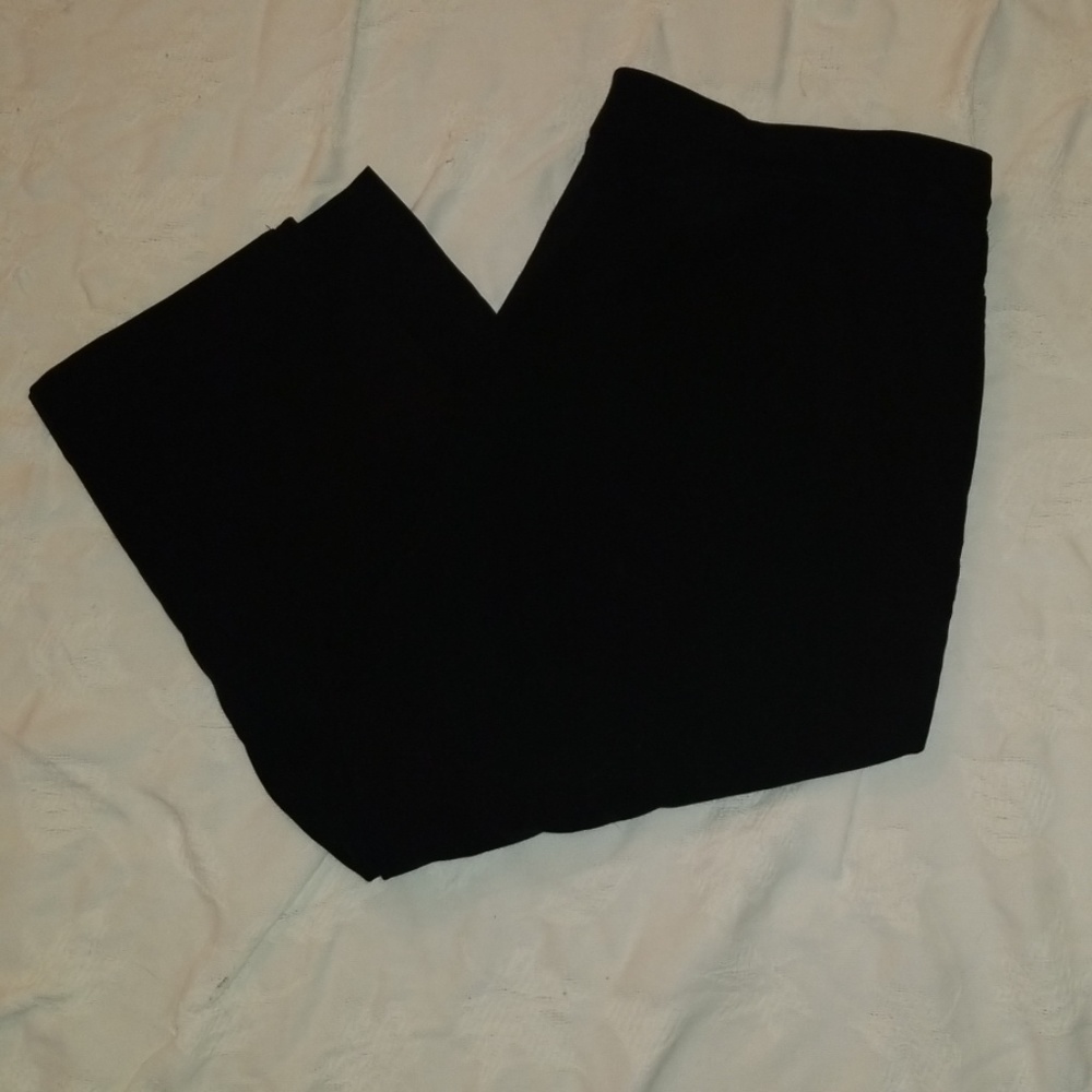 Worthington black Capri pants
